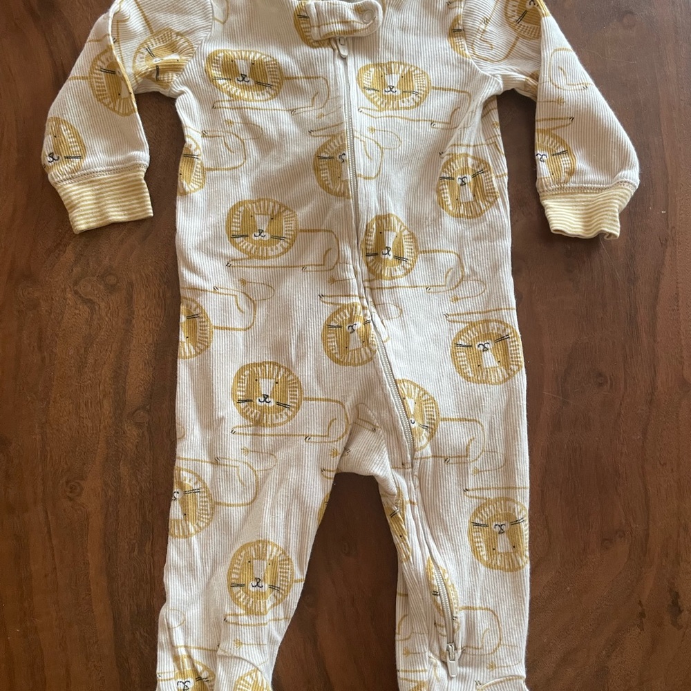 ADD ON-$3 Carter's Cream and Gold Lion Pajama Footies